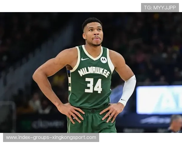 字母哥强势连续争抢,雄鹿迅速反超比分 字母哥强势连续争抢,雄鹿迅速反超比分