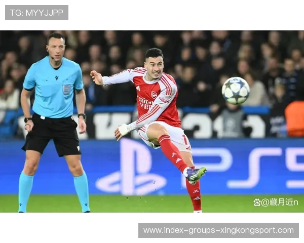 阿森纳中路配合强势推进,马丁内利不断拉扯对手
