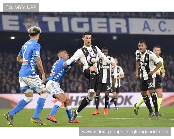 奥斯梅恩冷静拿球完成连续突破，那不勒斯前场火力点全面爆燃