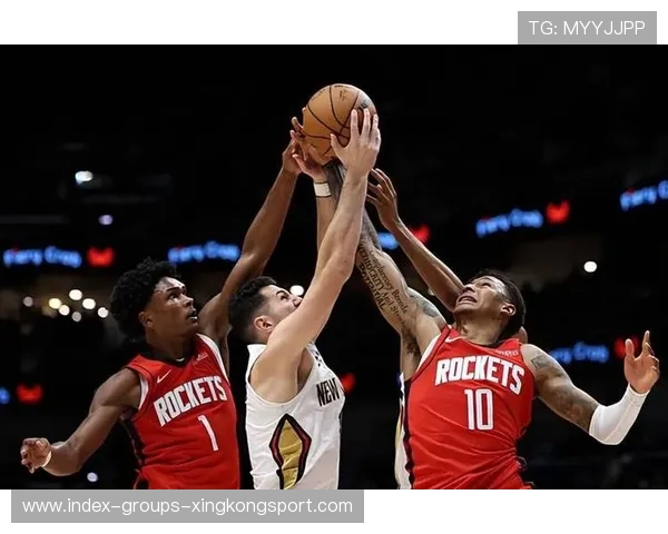 火箭训练赛：年轻锋线冲击篮筐屡获回报